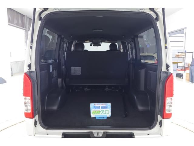 ハイエースバン スーパーＧＬ　ダークプライムＩＩ　衝突被害軽減ブレーキ　９インチナビ　地デジＴＶ　全周囲カメラ　スマートキー　ＥＴＣ　車線逸脱警報　オートハイビーム　電動格納ミラー　ＬＥＤヘッドライト　ＡＣ１００Ｖ電源　Ｂｌｕｅｔｏｏｔｈ接続　ドラレコ　横滑り防止装置（39枚目）
