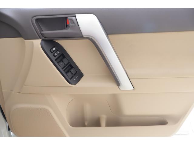 ランドクルーザープラド ＴＸ　４ＷＤ　衝突被害軽減ブレーキ　純正９型ナビ　地デジＴＶ　バックカメラ　スマートキー　ＥＴＣ　レーダークルーズ　車線逸脱警報　オートハイビーム　先行車発進告知機能　クリアランスソナー　ドライブレコーダー　ＬＥＤヘッドライト　横滑り防止装置　ワンオーナー（34枚目）