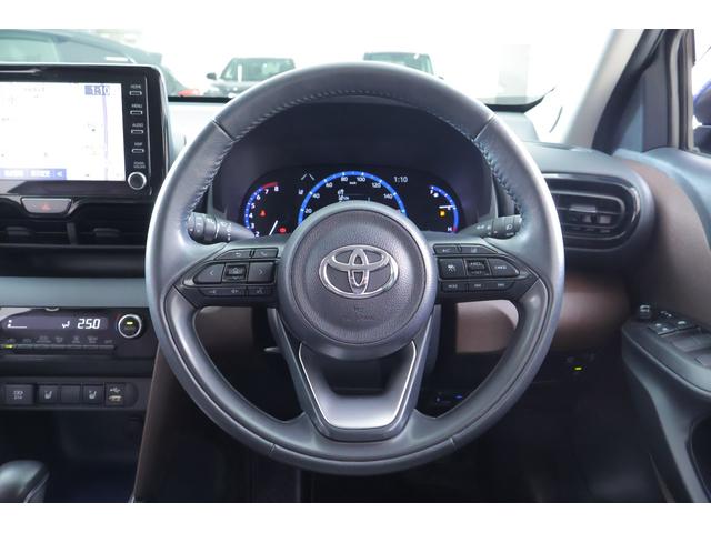 ヤリスクロス Ｚ　衝突被害軽減ブレーキ　レーダークルーズ　純正８インチＤＡ　地デジＴＶ　全周囲カメラ　オートハイビーム　車線逸脱警報　クリアランスソナー　スマートキー　ＥＴＣ　シートヒーター　ドラレコ　Ｂｌｕｅｔｏｏｔｈ接続　ＬＥＤヘッドライト　横滑り防止装置　ワンオーナー（13枚目）