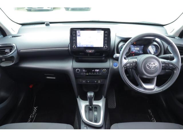 ヤリスクロス ハイブリッドＧ　衝突被害軽減ブレーキ　純正８インチＤＡナビ　全周囲カメラ　ＢＳＭ　スマートキー　ＥＴＣ２．０　レーダークルーズ　車線逸脱警報　オートハイビーム　クリアランスソナー　シートヒーター　ステアリングヒーター　ＬＥＤライト　横滑り防止装置　ワンオーナー（12枚目）