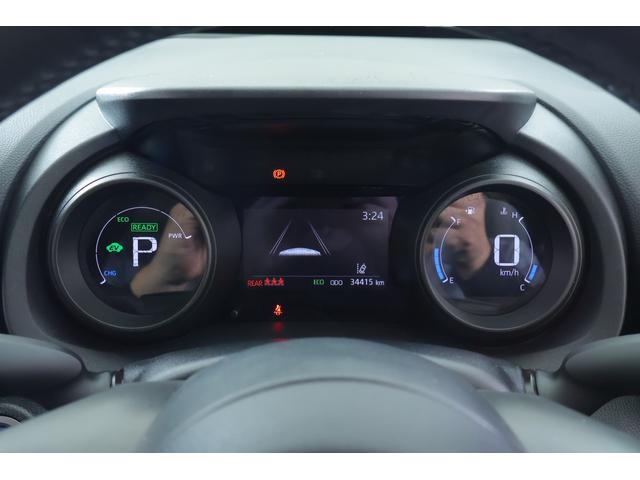 ヤリスクロス ハイブリッドＧ　衝突被害軽減ブレーキ　純正８インチＤＡナビ　全周囲カメラ　ＢＳＭ　スマートキー　ＥＴＣ２．０　レーダークルーズ　車線逸脱警報　オートハイビーム　クリアランスソナー　シートヒーター　ステアリングヒーター　ＬＥＤライト　横滑り防止装置　ワンオーナー（18枚目）