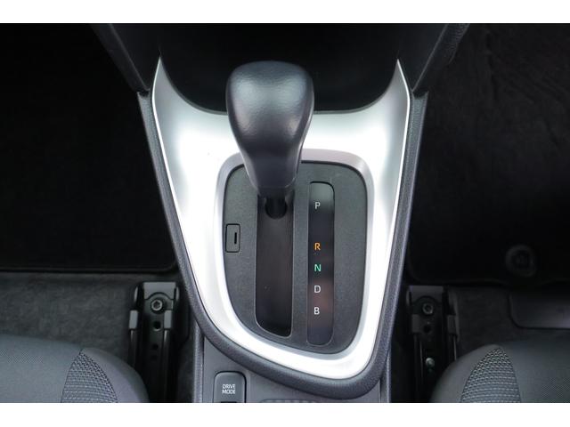 ヤリスクロス ハイブリッドＧ　衝突被害軽減ブレーキ　純正８インチＤＡナビ　全周囲カメラ　ＢＳＭ　スマートキー　ＥＴＣ２．０　レーダークルーズ　車線逸脱警報　オートハイビーム　クリアランスソナー　シートヒーター　ステアリングヒーター　ＬＥＤライト　横滑り防止装置　ワンオーナー（27枚目）