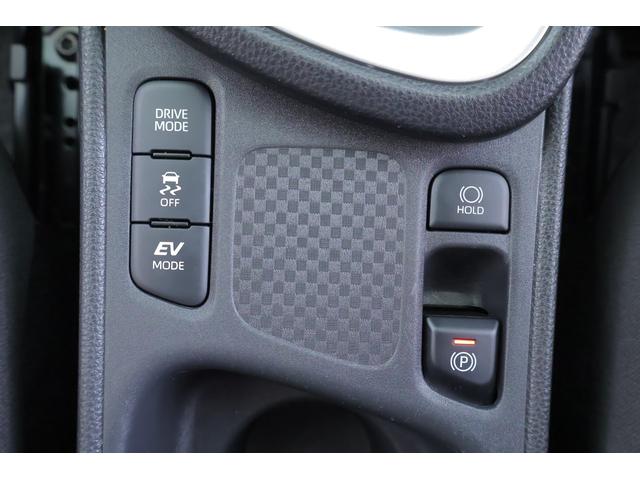 ヤリスクロス ハイブリッドＧ　衝突被害軽減ブレーキ　純正８インチＤＡナビ　全周囲カメラ　ＢＳＭ　スマートキー　ＥＴＣ２．０　レーダークルーズ　車線逸脱警報　オートハイビーム　クリアランスソナー　シートヒーター　ステアリングヒーター　ＬＥＤライト　横滑り防止装置　ワンオーナー（28枚目）