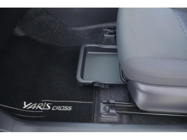 ヤリスクロス ハイブリッドＧ　衝突被害軽減ブレーキ　純正８インチＤＡナビ　全周囲カメラ　ＢＳＭ　スマートキー　ＥＴＣ２．０　レーダークルーズ　車線逸脱警報　オートハイビーム　クリアランスソナー　シートヒーター　ステアリングヒーター　ＬＥＤライト　横滑り防止装置　ワンオーナー（38枚目）