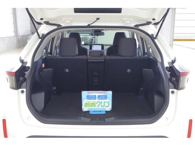ヤリスクロス ハイブリッドＧ　衝突被害軽減ブレーキ　純正８インチＤＡナビ　全周囲カメラ　ＢＳＭ　スマートキー　ＥＴＣ２．０　レーダークルーズ　車線逸脱警報　オートハイビーム　クリアランスソナー　シートヒーター　ステアリングヒーター　ＬＥＤライト　横滑り防止装置　ワンオーナー（42枚目）