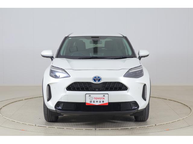 ヤリスクロス ハイブリッドＧ　衝突被害軽減ブレーキ　純正８インチＤＡナビ　全周囲カメラ　ＢＳＭ　スマートキー　ＥＴＣ２．０　レーダークルーズ　車線逸脱警報　オートハイビーム　クリアランスソナー　シートヒーター　ステアリングヒーター　ＬＥＤライト　横滑り防止装置　ワンオーナー（43枚目）