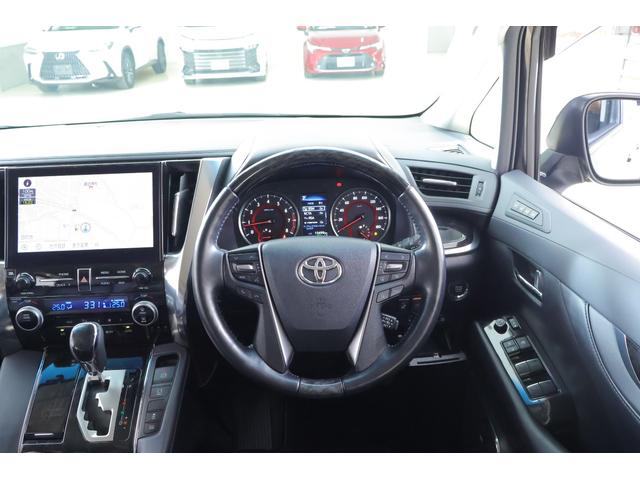 アルファード ２．５Ｓ　Ｃパッケージ　ＪＢＬナビ地デジＴＶ　全周囲カメラ　１３．３インチリアエンター　衝突被害軽減ブレーキ　レーダークルーズ　車線逸脱警報　クリアランスソナー　ＢＳＭ　ドラレコ　シートヒーター＆クール　ステアリングヒーター　パワーバックドア　３眼ＬＥＤライト（13枚目）