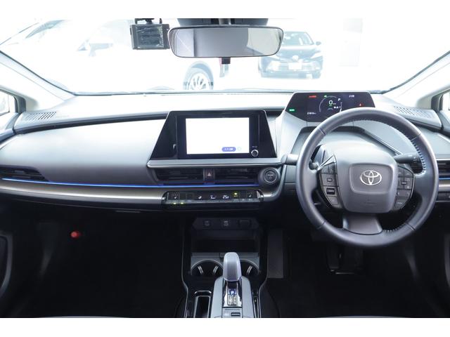 プリウス Ｇ　衝突被害軽減ブレーキ　レーダークルーズ　純正８インチＤＡ　地デジＴＶ　バックカメラ　ＥＴＣ２．０　オートハイビーム　車線逸脱警報　ＢＳＭ　クリアランスソナー　ＡＣ１００Ｖー１５００Ｗ　シートヒーター　ＬＥＤヘッドライト　ドラレコ　横滑り防止装置　ワンオーナー（12枚目）