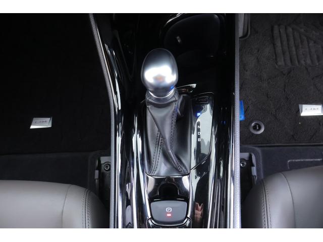 C-HR G 衝突被害軽減ブレーキ 純正8インチDAナビ 全周囲カメラ レーダークルーズ 車線逸脱警報 オートハイビーム BSM スマートキー ETC クリアランスソナー シートヒーター 前後ドラレコ LEDヘッドライト Bluetooth接続 横滑防止装置 ワンオーナー(27枚目)