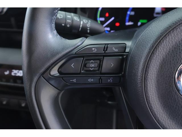 ヤリスクロス ハイブリッドＺ　アドベンチャー　衝突被害軽減ブレーキ　ＢＳＭ　純正８インチＤＡナビ　地デジＴＶ　全周囲カメラ　ＥＴＣ２．０　レーダークルーズ　車線逸脱警報　クリアランスソナー　シートヒーター　ステアリングヒーター　前後ドラレコ　ＬＥＤヘッドライト　ワンオーナー（23枚目）