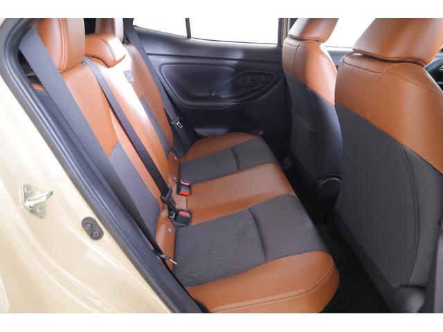 ヤリスクロス ハイブリッドＺ　アドベンチャー　衝突被害軽減ブレーキ　ＢＳＭ　純正８インチＤＡナビ　地デジＴＶ　全周囲カメラ　ＥＴＣ２．０　レーダークルーズ　車線逸脱警報　クリアランスソナー　シートヒーター　ステアリングヒーター　前後ドラレコ　ＬＥＤヘッドライト　ワンオーナー（42枚目）