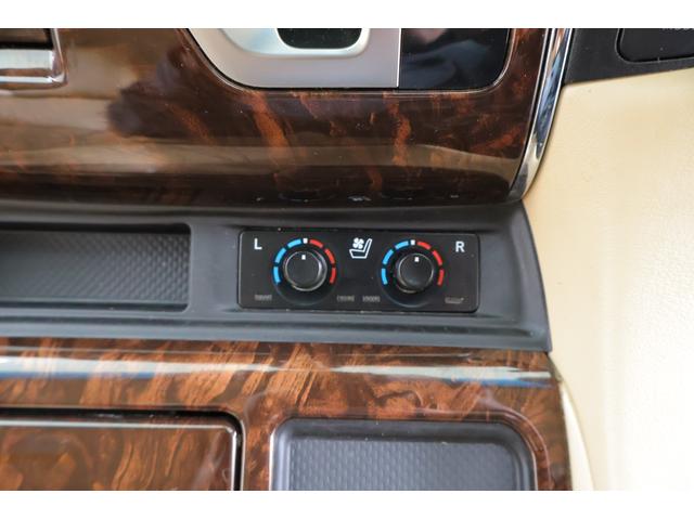 アルファードハイブリッド Ｇ　Ｆパッケージ　４ＷＤ　サンルーフ　衝突被害軽減ブレーキ　ＪＢＬプレミアムナビ　地デジＴＶ　全周囲カメラ　１２．１インチリアエンター　ＢＳＭ　レーダークルーズ　車線逸脱警報　ＥＴＣ２．０　クリアランスソナー　本革　シートヒーター＆クール　パワーバックドア（28枚目）