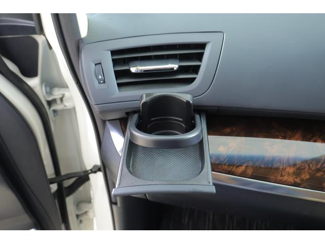 アルファードハイブリッド Ｇ　Ｆパッケージ　４ＷＤ　サンルーフ　衝突被害軽減ブレーキ　ＪＢＬプレミアムナビ　地デジＴＶ　全周囲カメラ　１２．１インチリアエンター　ＢＳＭ　レーダークルーズ　車線逸脱警報　ＥＴＣ２．０　クリアランスソナー　本革　シートヒーター＆クール　パワーバックドア（41枚目）