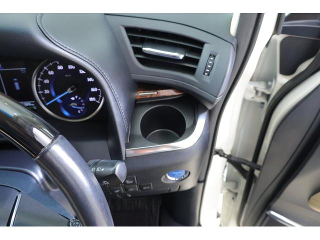 アルファードハイブリッド Ｇ　Ｆパッケージ　４ＷＤ　サンルーフ　衝突被害軽減ブレーキ　ＪＢＬプレミアムナビ　地デジＴＶ　全周囲カメラ　１２．１インチリアエンター　ＢＳＭ　レーダークルーズ　車線逸脱警報　ＥＴＣ２．０　クリアランスソナー　本革　シートヒーター＆クール　パワーバックドア（42枚目）