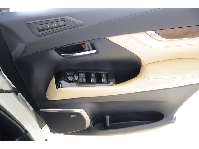 アルファードハイブリッド Ｇ　Ｆパッケージ　４ＷＤ　サンルーフ　衝突被害軽減ブレーキ　ＪＢＬプレミアムナビ　地デジＴＶ　全周囲カメラ　１２．１インチリアエンター　ＢＳＭ　レーダークルーズ　車線逸脱警報　ＥＴＣ２．０　クリアランスソナー　本革　シートヒーター＆クール　パワーバックドア（43枚目）