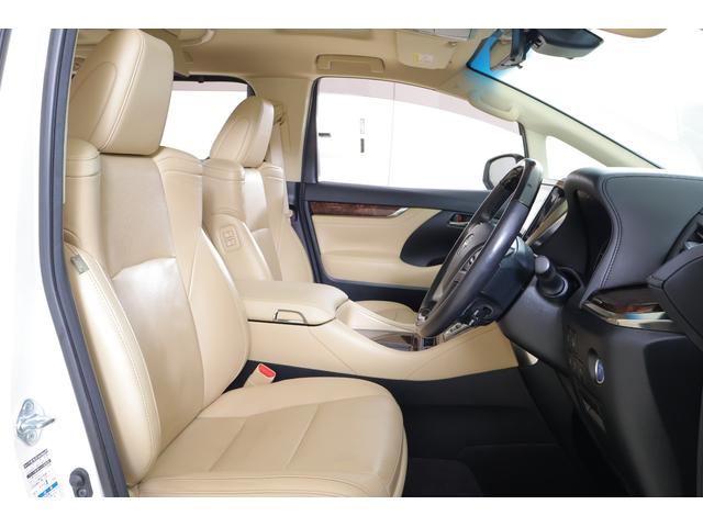 アルファードハイブリッド Ｇ　Ｆパッケージ　４ＷＤ　サンルーフ　衝突被害軽減ブレーキ　ＪＢＬプレミアムナビ　地デジＴＶ　全周囲カメラ　１２．１インチリアエンター　ＢＳＭ　レーダークルーズ　車線逸脱警報　ＥＴＣ２．０　クリアランスソナー　本革　シートヒーター＆クール　パワーバックドア（44枚目）