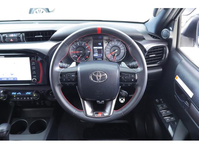 ハイラックス Ｚ　ＧＲスポーツ　４ＷＤ　衝突被害軽減ブレーキ　パドルシフト　８インチＤＡナビ　全周囲カメラ　レーダークルーズ　スマートキー　クリアランスソナー　車線逸脱警報　パワーシート　オートＬＳＤ　リアデフロック　ＬＥＤヘッドライト　横滑り防止装置　ワンオーナー（13枚目）