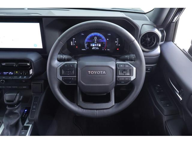 ランドクルーザー250 VX 4WD 丸目LEDヘッドライト 衝突被害軽減ブレーキ サンルーフ 12.3インチDA 地デジTV 全周囲カメラ BSM レーダークルーズ 車線逸脱警報 クリアランスソナー デジタルミラー 前後ドラレコ 本革 シートヒーター&クール パワーバックドア(13枚目)