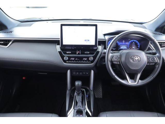 カローラクロス ハイブリッド　Ｚ　衝突被害軽減ブレーキ　１０．５インチＤＡ　地デジＴＶ　全周囲カメラ　ＥＴＣ　レーダークルーズ　車線逸脱警報　クリアランスソナー　シートヒーター　ＢＳＭ　前後ドラレコ　ＬＥＤヘッドライト　ＡＣ１００Ｖ－１５００Ｗ　パワーバックドア　ワンオーナー（12枚目）