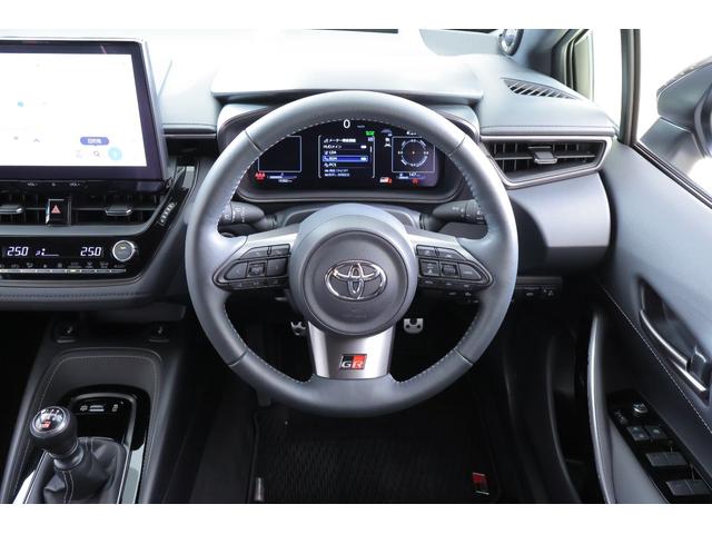 ＲＺ　４ＷＤ　６速ＭＴ　衝突被害軽減ブレーキ　レーダークルーズ　ＢＳＭ　１０．５インチＤＡナビ　地デジＴＶ　バックカメラ　車線逸脱警報　クリアランスソナー　シートヒーター　ステアリングヒーター　ドラレコ（画像7）