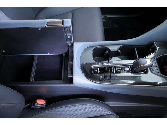 ＲＳ　ＰＨＥＶ　４ＷＤ　１２．３型ＤＡナビ地デジ　全周囲カメラ　ＢＳＭ　衝突被害軽減ブレーキ　レーダークルーズ　車線逸脱警報　クリアランスソナー　前後ドラレコ　本革　シートヒーター＆クール　当社試乗車（画像36）