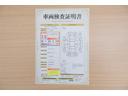 店頭にて、クルマの状態が一目で分かる検査証明書を公開中。トヨタ認定検査員が厳しく査定し、状態を点数と図解で表示しています。修復歴はもちろん、傷やヘコミの箇所や程度がご確認いただけます。