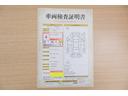 店頭にて、クルマの状態が一目で分かる検査証明書を公開中。トヨタ認定検査員が厳しく査定し、状態を点数と図解で表示しています。修復歴はもちろん、傷やヘコミの箇所や程度がご確認いただけます。