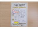 店頭にて、クルマの状態が一目で分かる検査証明書を公開中。トヨタ認定検査員が厳しく査定し、状態を点数と図解で表示しています。修復歴はもちろん、傷やヘコミの箇所や程度がご確認いただけます。