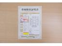店頭にて、クルマの状態が一目で分かる検査証明書を公開中。トヨタ認定検査員が厳しく査定し、状態を点数と図解で表示しています。修復歴はもちろん、傷やヘコミの箇所や程度がご確認いただけます。