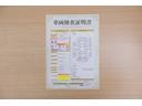 店頭にて、クルマの状態が一目で分かる検査証明書を公開中。トヨタ認定検査員が厳しく査定し、状態を点数と図解で表示しています。修復歴はもちろん、傷やヘコミの箇所や程度がご確認いただけます。