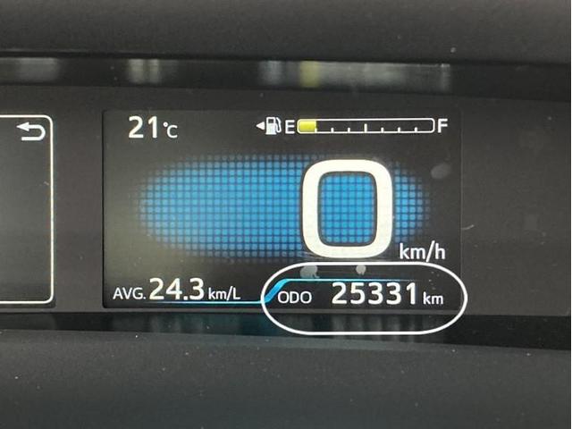 プリウス Ｓツーリングセレクション　衝突被害軽減ブレーキ　ペダル踏み間違い急発進抑制装置　先進ライト　車線逸脱警報　ドライブレコーダー　ナビ　フルセグ　バックモニター　シートヒーター　ＥＴＣ　ＬＥＤ　クルーズコントロール　純正アルミ（23枚目）