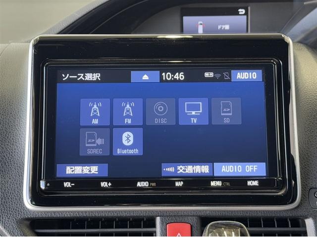 ノア Ｓｉ　ダブルバイビーＩＩＩ　衝突被害軽減ブレーキ　ペダル踏み間違い急発進抑制装置　ナビ　フルセグ　Ｂｌｕｅｔｏｏｔｈ　ＬＥＤ　バックモニター　両側電動スライドドア　３列シート　７人乗り　クルーズコントロール　ＣＤ／ＤＶＤ再生（9枚目）