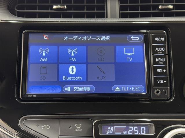 アクア クロスオーバー 衝突被害軽減ブレーキ ペダル踏み間違い急発進抑制装置 ナビ ワンセグ Bluetooth ETC 先進ライト 車線逸脱警報 オートエアコン キーレスエントリー 純正アルミ CD再生 横滑り防止装置(8枚目)
