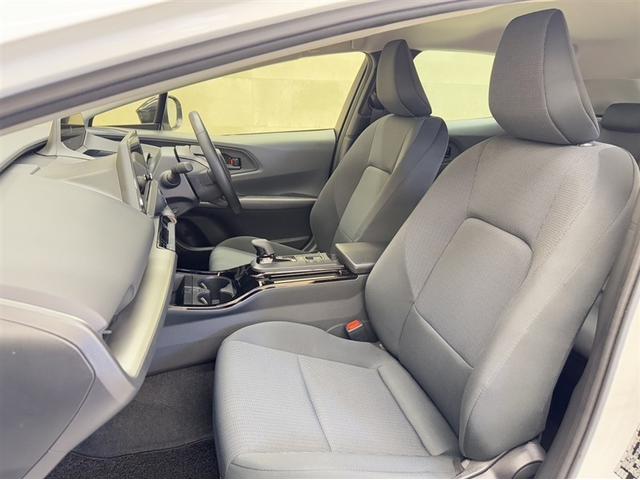 プリウス X 衝突被害軽減ブレーキ ペダル踏み間違い急発進抑制装置 電源コンセントディスプレイオーディオ Bluetooth ETC LED 寒冷地仕様 ブラインドスポットモニター クルーズコントロール 記録簿(18枚目)