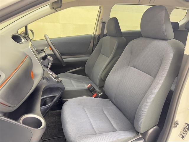 シエンタ Ｇ　衝突被害軽減ブレーキ　ナビ　フルセグ　Ｂｌｕｅｔｏｏｔｈ　ＥＴＣ　ＬＥＤ　両側電動スライドドア　アイドリングストップ　バックモニター　オートエアコン　ＣＤ／ＤＶＤ再生　先進ライト　車線逸脱警報（18枚目）