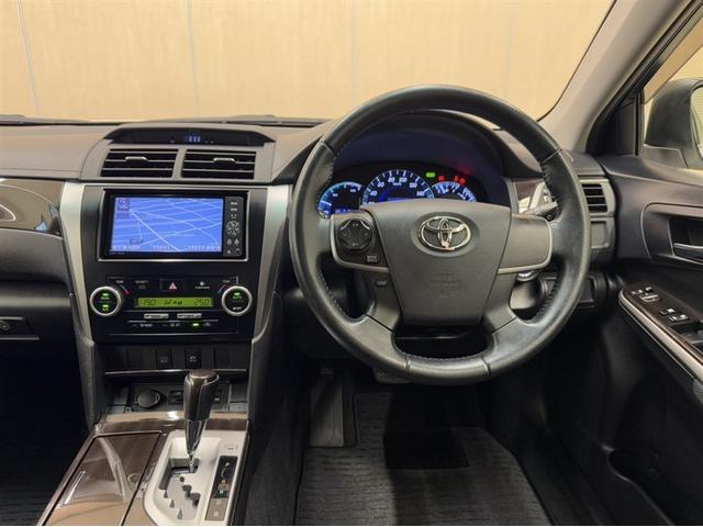 カムリ ハイブリッド　Ｇパッケージ　ワンオーナー　ナビ　フルセグ　Ｂｌｕｅｔｏｏｔｈ　バックモニター　ＥＴＣ　ＨＩＤ　寒冷地仕様　フルエアロ　オートエアコン　パワーシート　ＣＤ／ＤＶＤ再生　スマートキー　純正アルミ　盗難防止装置（6枚目）