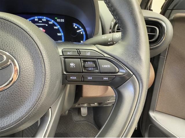 ヤリスクロス ハイブリッドＺ　衝突被害軽減ブレーキ　ペダル踏み間違い急発進抑制装置　ディスプレイオーディオ　フルセグ　Ｂｌｕｅｔｏｏｔｈ　ＥＴＣ　ＬＥＤ　シートヒーター　クルーズコントロール　ハンズフリーバックドア　純正アルミ（9枚目）