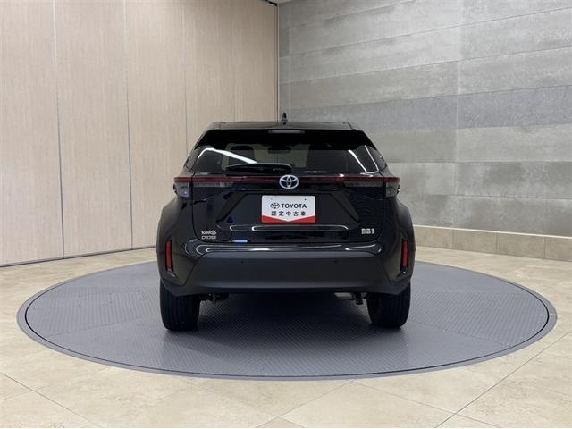 ヤリスクロス ハイブリッドＺ　衝突被害軽減ブレーキ　ペダル踏み間違い急発進抑制装置　ディスプレイオーディオ　フルセグ　Ｂｌｕｅｔｏｏｔｈ　ＥＴＣ　ＬＥＤ　シートヒーター　クルーズコントロール　ハンズフリーバックドア　純正アルミ（27枚目）