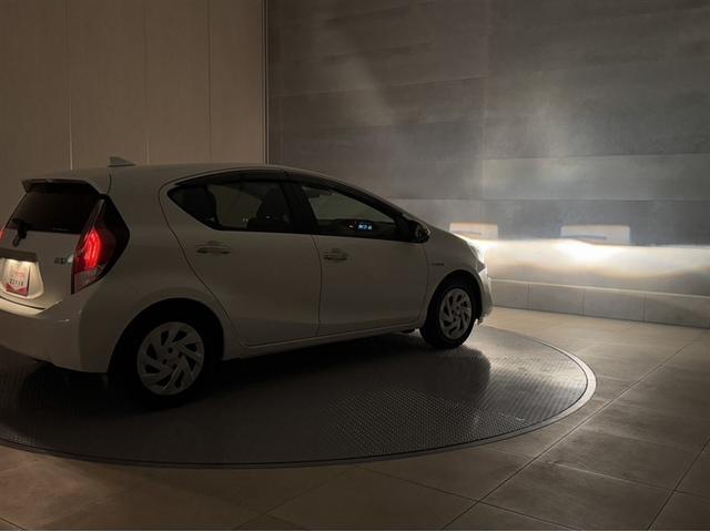 アクア Ｓスタイルブラック　衝突被害軽減ブレーキ　車線逸脱警報装置　オートハイビーム　ワンセグ内蔵メモリー　Ｂｌｕｅｔｏｏｔｈ対応　バックモニター　ＥＴＣ　ワンオーナー　スマートキー　オートエアコン（14枚目）