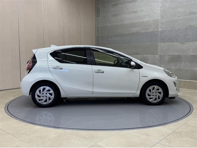 アクア Ｓスタイルブラック　衝突被害軽減ブレーキ　車線逸脱警報装置　オートハイビーム　ワンセグ内蔵メモリー　Ｂｌｕｅｔｏｏｔｈ対応　バックモニター　ＥＴＣ　ワンオーナー　スマートキー　オートエアコン（16枚目）