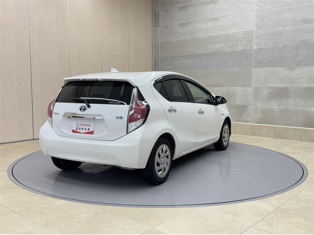 アクア Ｓスタイルブラック　衝突被害軽減ブレーキ　車線逸脱警報装置　オートハイビーム　ワンセグ内蔵メモリー　Ｂｌｕｅｔｏｏｔｈ対応　バックモニター　ＥＴＣ　ワンオーナー　スマートキー　オートエアコン（17枚目）