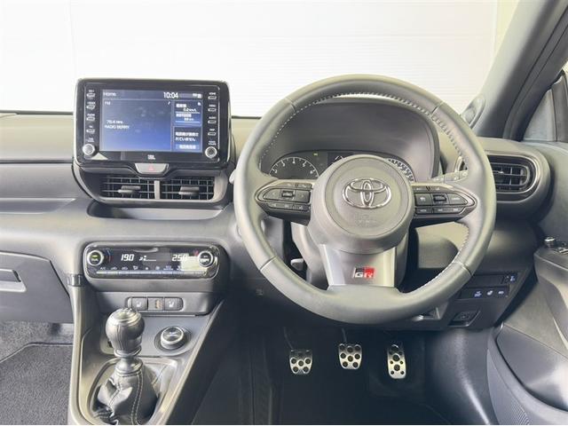 GRヤリス RZ ハイパフォーマンス 試乗車 MT6 ドラレコ シートヒーター 衝突被害軽減ブレーキ 車線逸脱警報装置 オートハイビーム スマートキー クルーズコントロール ディスプレイオーディオ Bluetooth対応 サイドエアバッグ(9枚目)