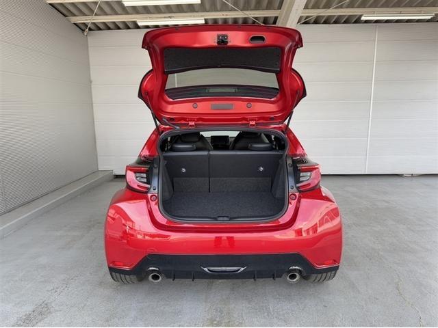 GRヤリス RZ ハイパフォーマンス 試乗車 MT6 ドラレコ シートヒーター 衝突被害軽減ブレーキ 車線逸脱警報装置 オートハイビーム スマートキー クルーズコントロール ディスプレイオーディオ Bluetooth対応 サイドエアバッグ(31枚目)