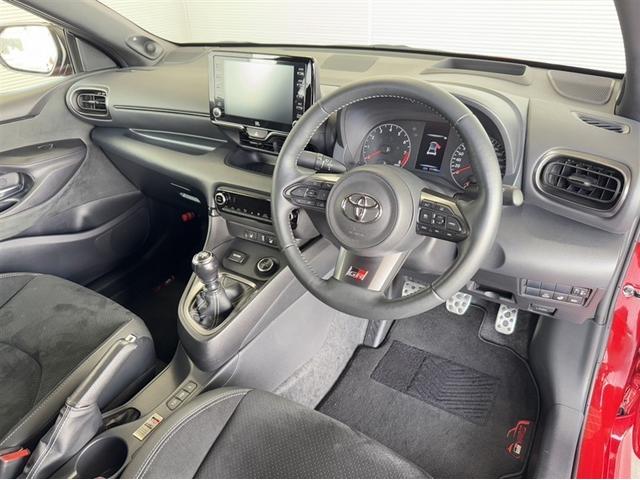 GRヤリス RZ ハイパフォーマンス 試乗車 MT6 ドラレコ シートヒーター 衝突被害軽減ブレーキ 車線逸脱警報装置 オートハイビーム スマートキー クルーズコントロール ディスプレイオーディオ Bluetooth対応 サイドエアバッグ(35枚目)