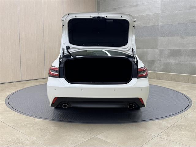 クラウンハイブリッド Ｓ　Ｆｏｕｒ　４ＷＤ　衝突被害軽減ブレーキ　ペダル踏み間違い急発進抑制装置　ドライブレコーダー　ナビ　フルセグ　Ｂｌｕｅｔｏｏｔｈ　ＥＴＣ　ＬＥＤ　クルーズコントロール　バックモニター　オートエアコン　ＣＤ／ＤＶＤ（30枚目）