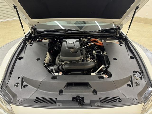 クラウンハイブリッド Ｓ　Ｆｏｕｒ　４ＷＤ　衝突被害軽減ブレーキ　ペダル踏み間違い急発進抑制装置　ドライブレコーダー　ナビ　フルセグ　Ｂｌｕｅｔｏｏｔｈ　ＥＴＣ　ＬＥＤ　クルーズコントロール　バックモニター　オートエアコン　ＣＤ／ＤＶＤ（33枚目）