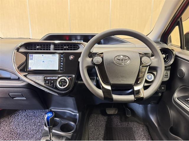 アクア Ｓ　衝突被害軽減ブレーキ　ペダル踏み間違い急発進抑制装置　ドライブレコーダー　ナビ　フルセグ　Ｂｌｕｅｔｏｏｔｈ　バックモニター　先進ライト　車線逸脱警報　オートエアコン　スマートキー　ＣＤ／ＤＶＤ再生（7枚目）