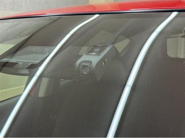 アクア Ｓ　衝突被害軽減ブレーキ　ペダル踏み間違い急発進抑制装置　ドライブレコーダー　ナビ　フルセグ　Ｂｌｕｅｔｏｏｔｈ　バックモニター　先進ライト　車線逸脱警報　オートエアコン　スマートキー　ＣＤ／ＤＶＤ再生（11枚目）