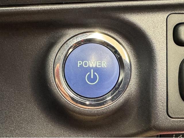 アクア Ｓ　衝突被害軽減ブレーキ　ペダル踏み間違い急発進抑制装置　ドライブレコーダー　ナビ　フルセグ　Ｂｌｕｅｔｏｏｔｈ　バックモニター　先進ライト　車線逸脱警報　オートエアコン　スマートキー　ＣＤ／ＤＶＤ再生（12枚目）