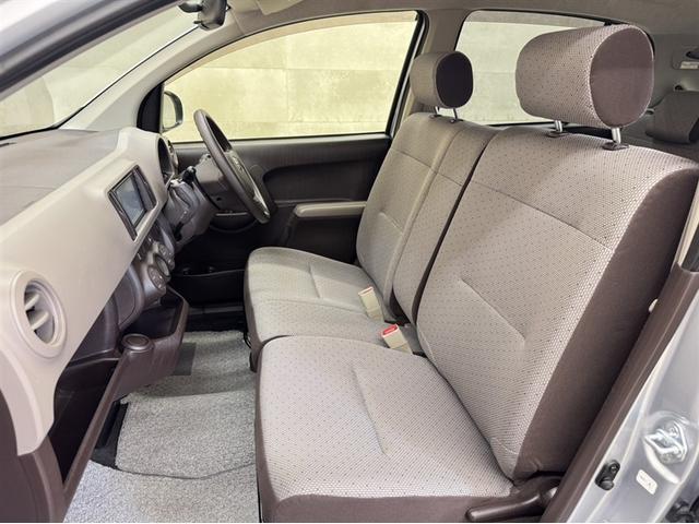 パッソ X Gパッケージ ワンオーナー ナビ ワンセグ Bluetooth ETC アイドリングストップ バックモニター オートエアコン スマートキー デュアルエアバック ベンチシート 横滑り防止装置 盗難防止装置 記録簿(17枚目)